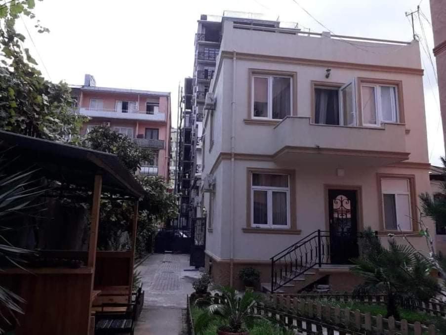 Guest House Kldiashvili Batumi Esterno foto